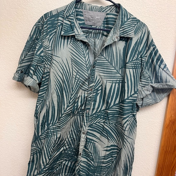 Calvin Klein Jeans Teal Leaf Print Men's Shirt - Picture 1 of 6